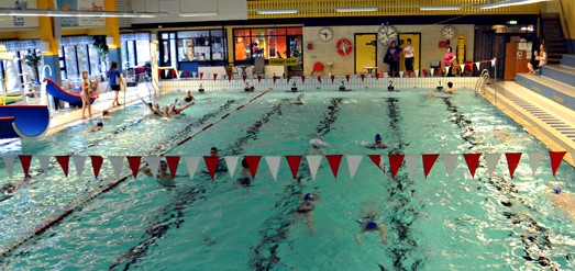 PARAT Halvorsen AS sponser Flekkefjord Svømmeklubb. Hver uke trener over 100 svømmere i bassenget i Ueneshallen og nesten like mange deltar på svømmekurs i bassenget på Sunde Skole. 