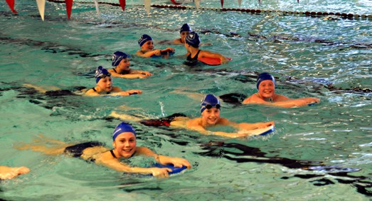 PARAT Halvorsen AS sponser Flekkefjord Svømmeklubb. Hver uke trener over 100 svømmere i bassenget i Ueneshallen og nesten like mange deltar på svømmekurs i bassenget på Sunde Skole. 